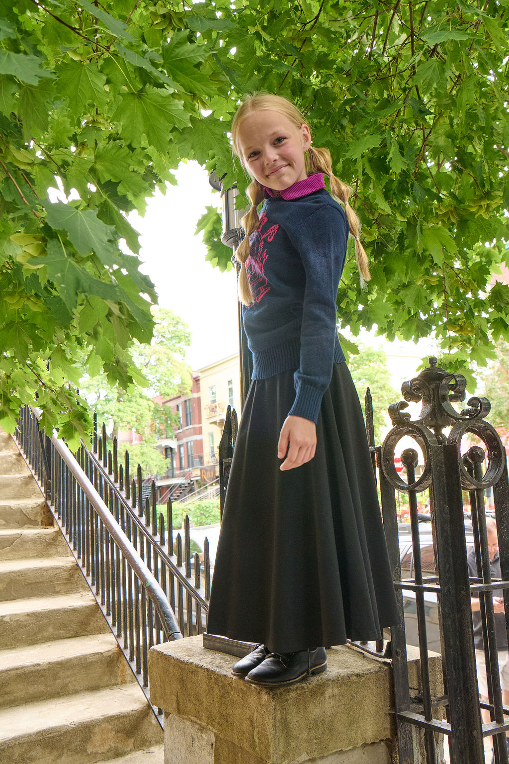 Emblem Sweater - Dk. Navy/Hot Rose Pink